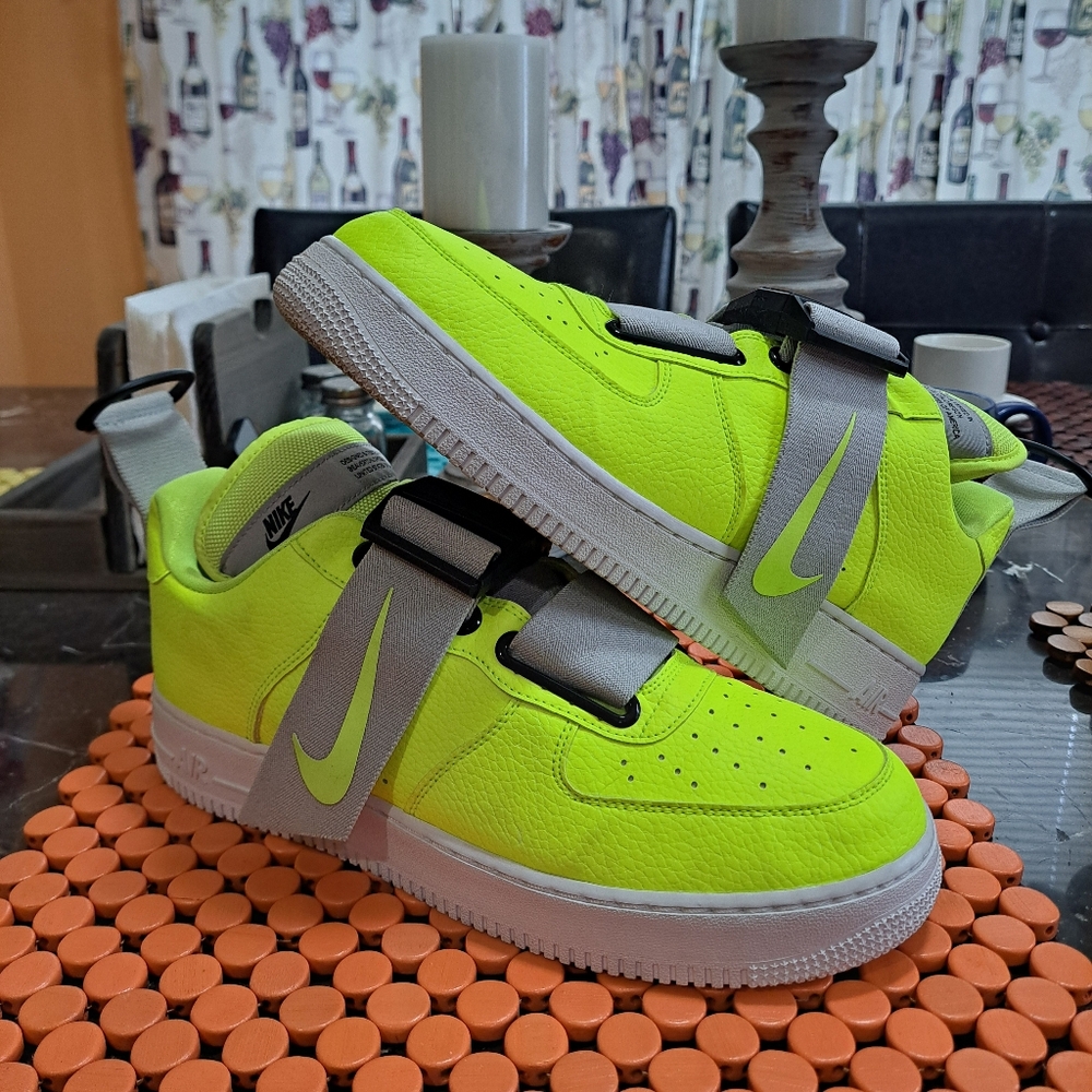 Nike Air Force 1 Utility Volt 2 Neon Shoes Mens Size10.5 HiViz Yellow AJ7747-700